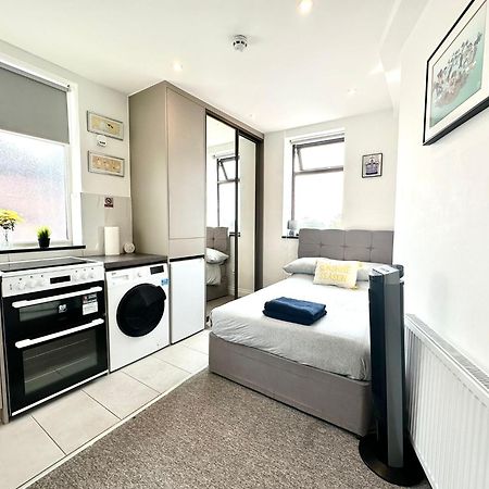 Unique Modern, Private Apartment,15 Mins To Central London Hendon Ngoại thất bức ảnh