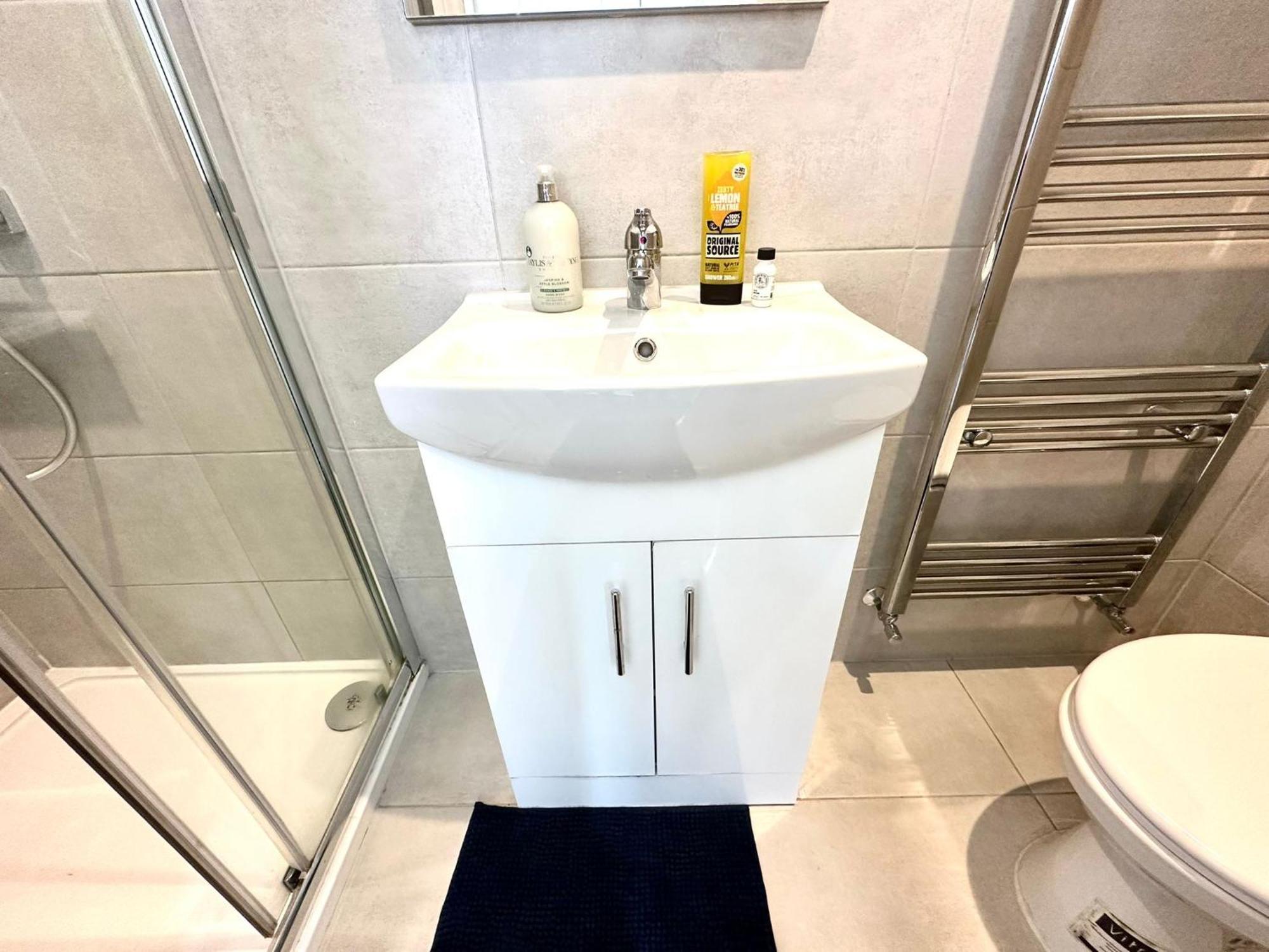 Unique Modern, Private Apartment,15 Mins To Central London Hendon Ngoại thất bức ảnh